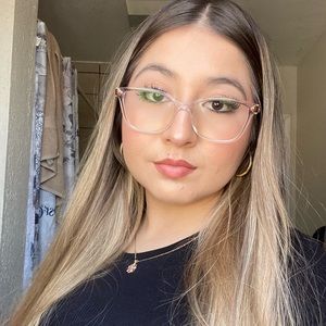 Meet your Posher, April